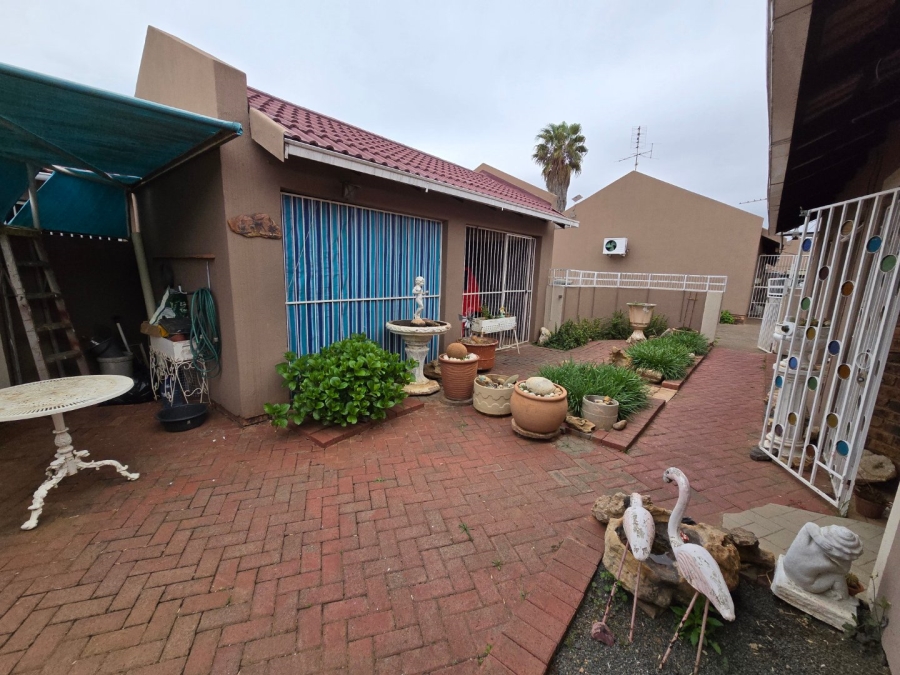 2 Bedroom Property for Sale in Uitsig Free State